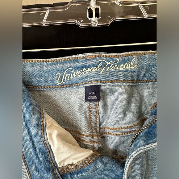 Universal Thread Distressed Ripped Light Wash Jean - Picture 3 of 4